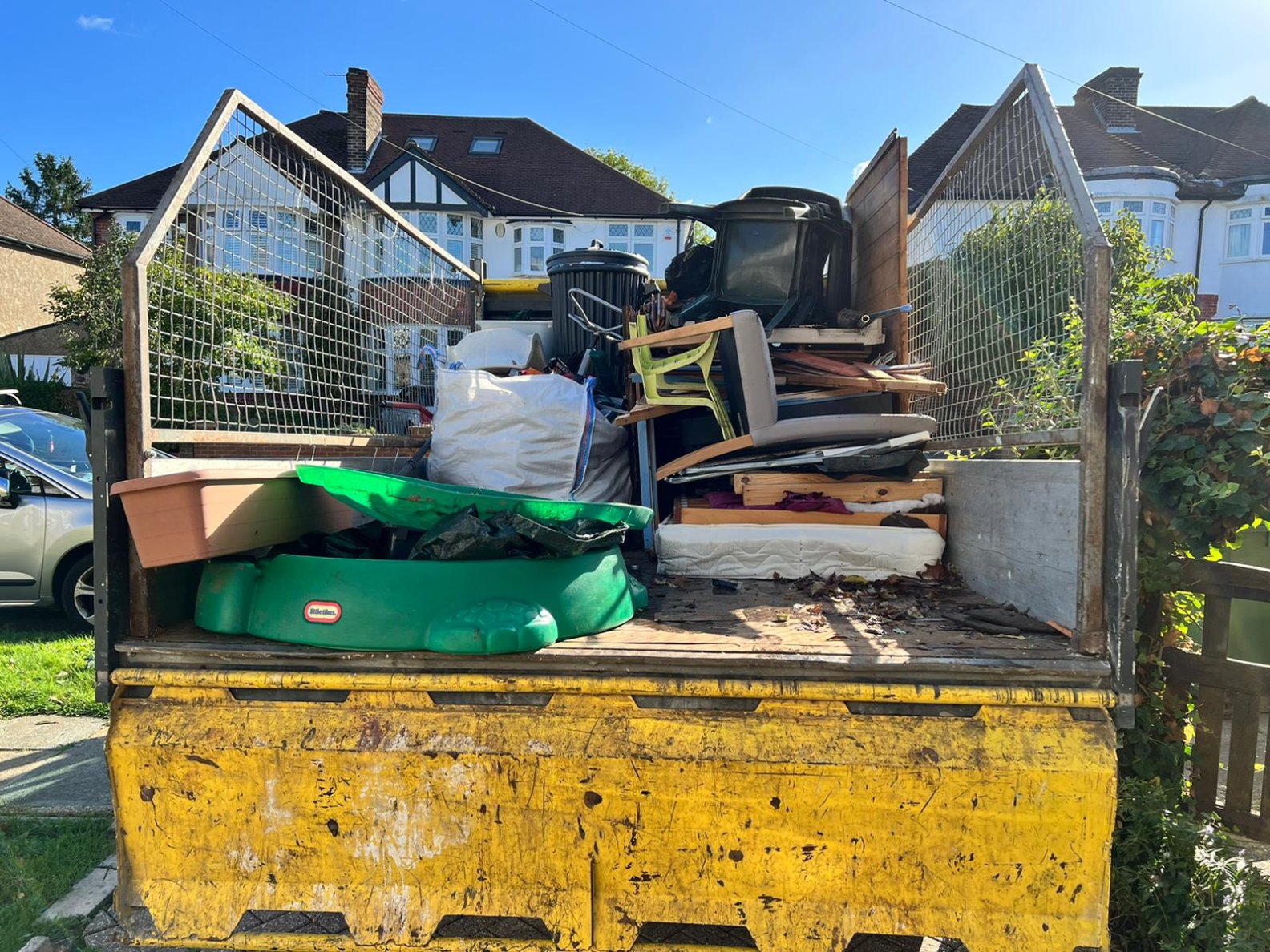 Wait And Load Rubbish Collection In Surrey South London